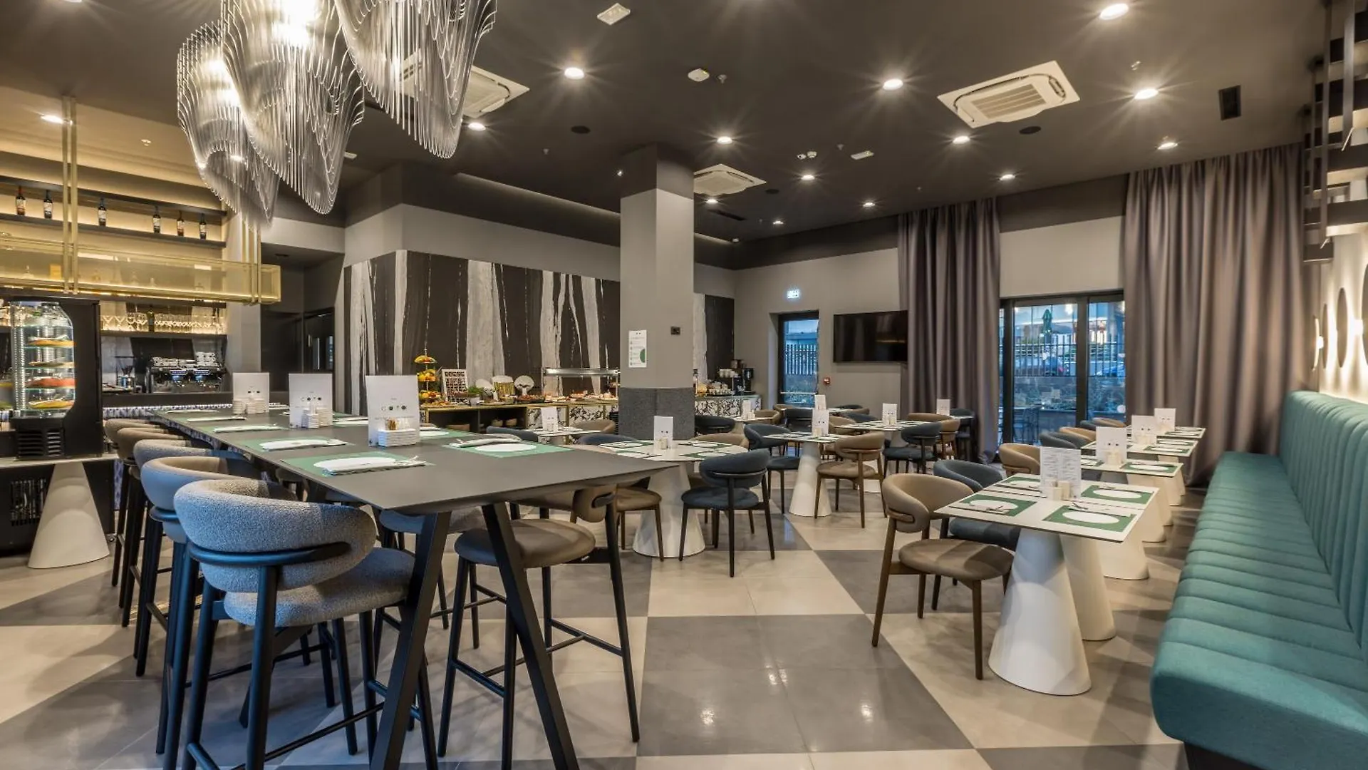 Cora Hotel